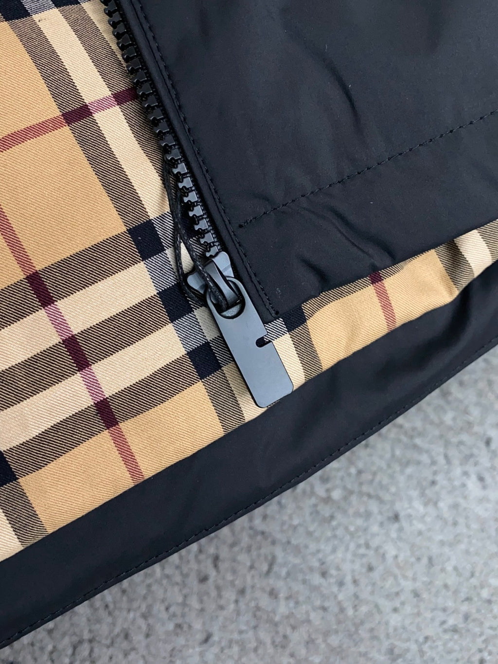 BURBERRY Hooded Jacket | Check Lining Detail & Modern British Style