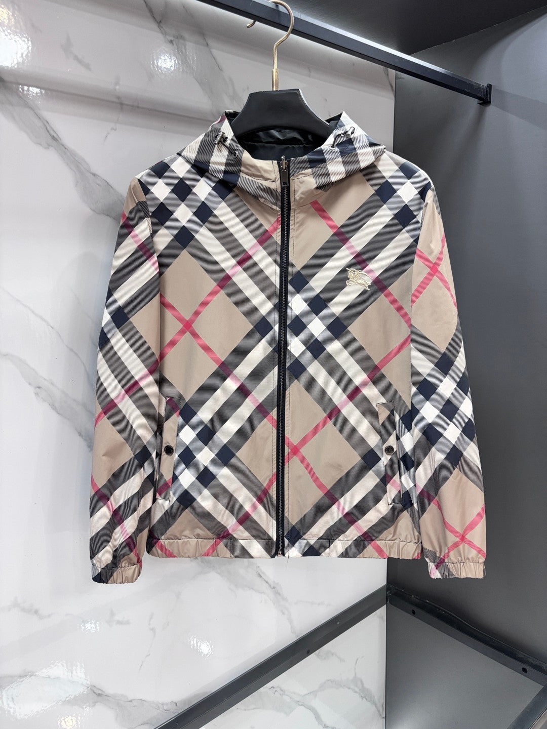 BURBERRY Men’s Spring/Summer 2026 Reversible Jacket | Two Sides, More Possibilities