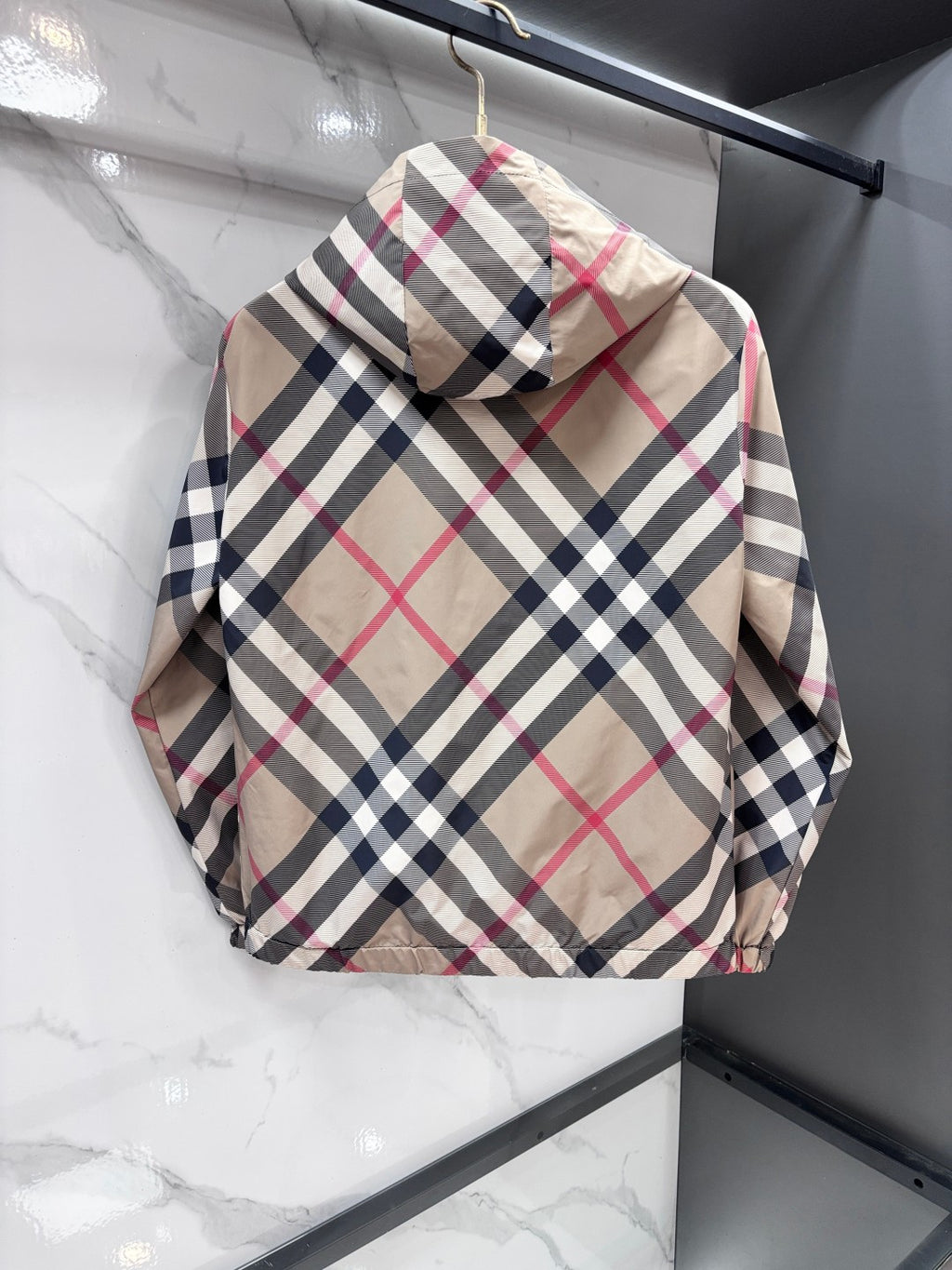 BURBERRY Men’s Spring/Summer 2026 Reversible Jacket | Two Sides, More Possibilities