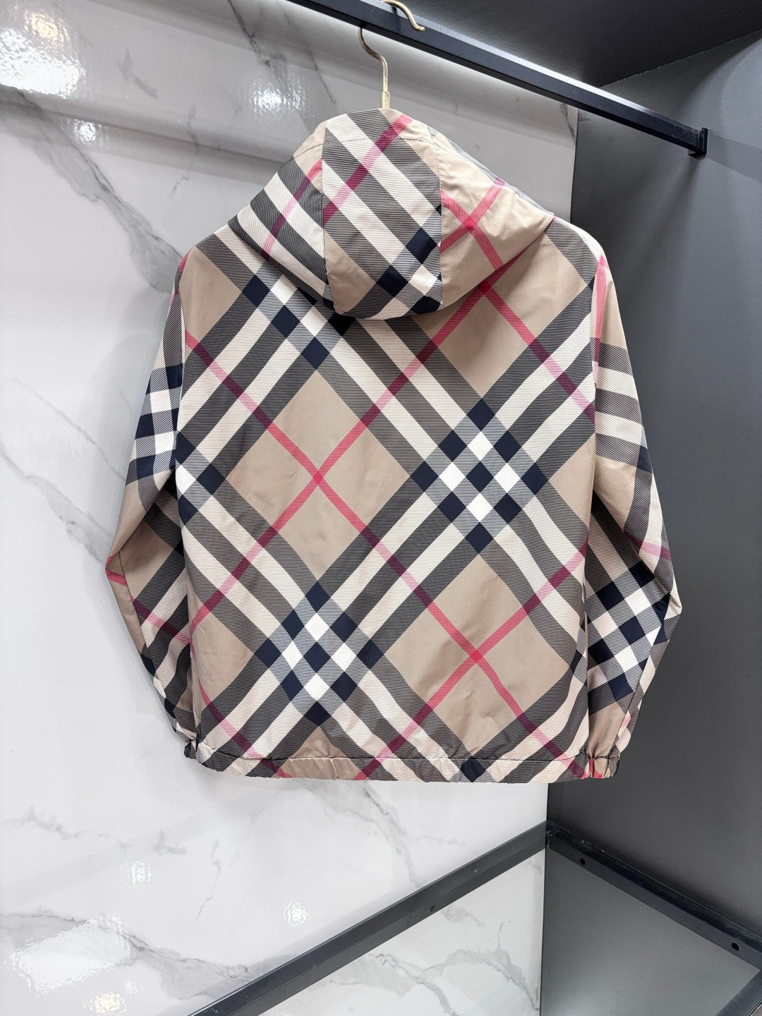 BURBERRY Men’s Spring/Summer 2026 Reversible Jacket | Two Sides, More Possibilities