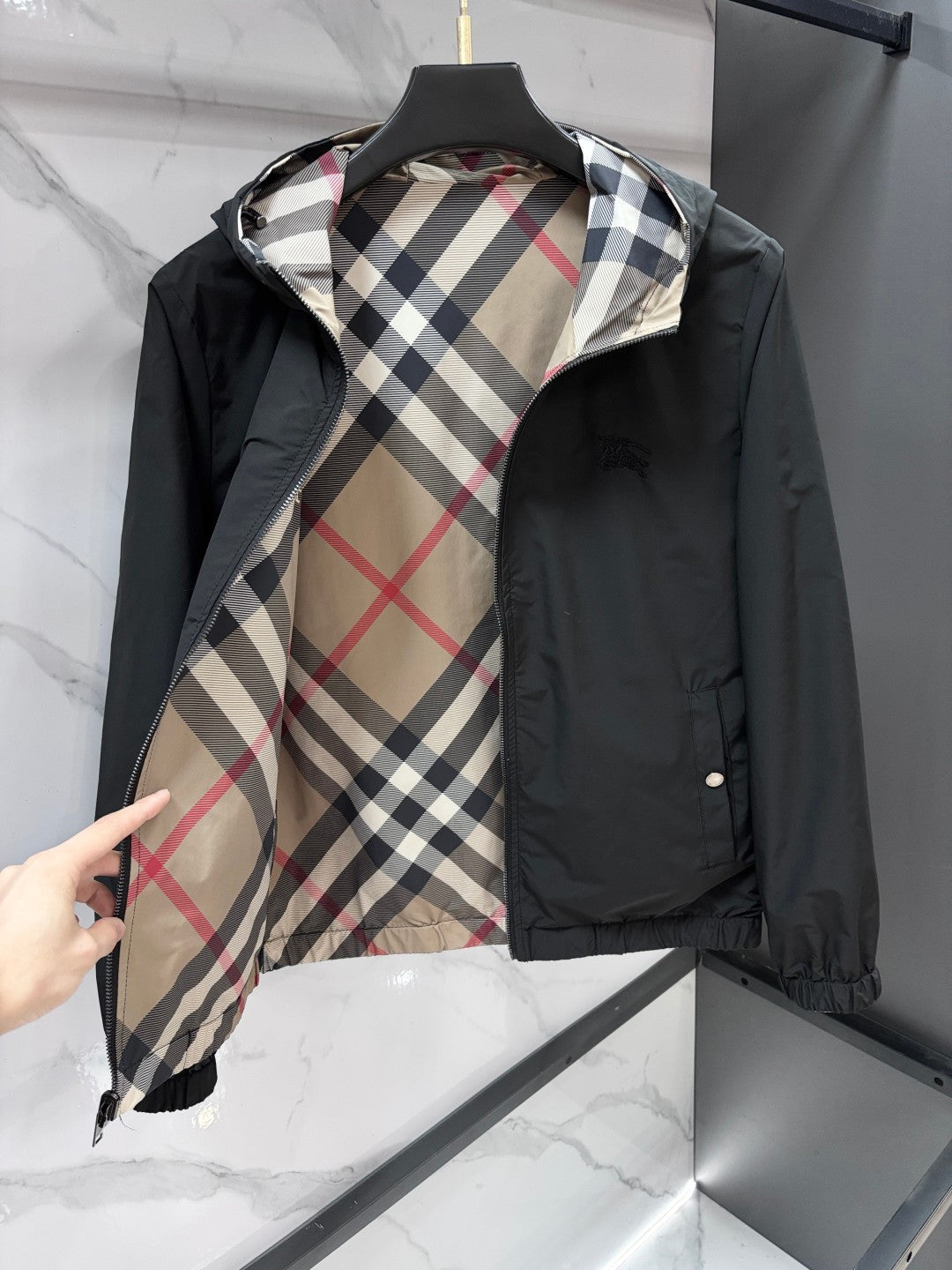 BURBERRY Men’s Spring/Summer 2026 Reversible Jacket | Two Sides, More Possibilities