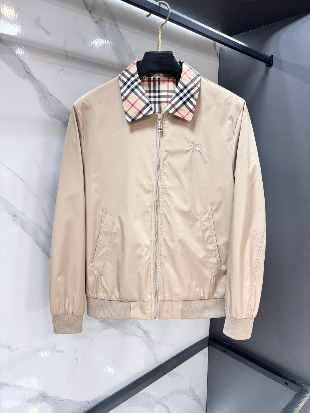 BURBERRY Fall/Winter 2026 Jacket | Classic Check Knit Collar & British-Inspired Style