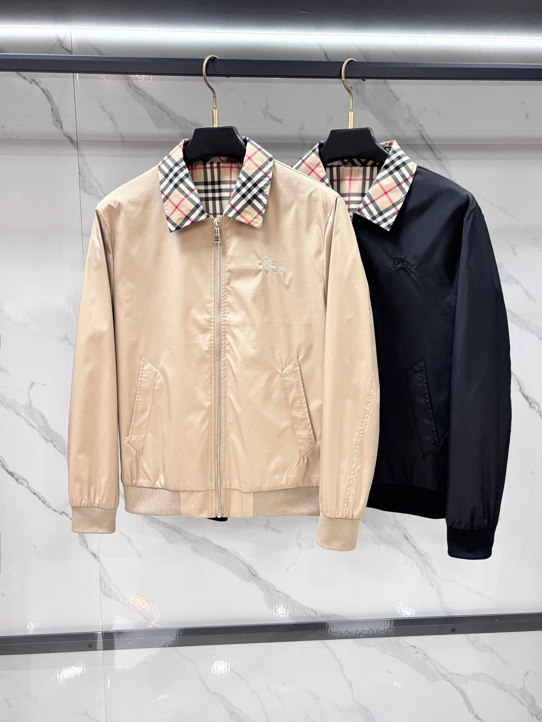 BURBERRY Fall/Winter 2026 Jacket | Classic Check Knit Collar & British-Inspired Style