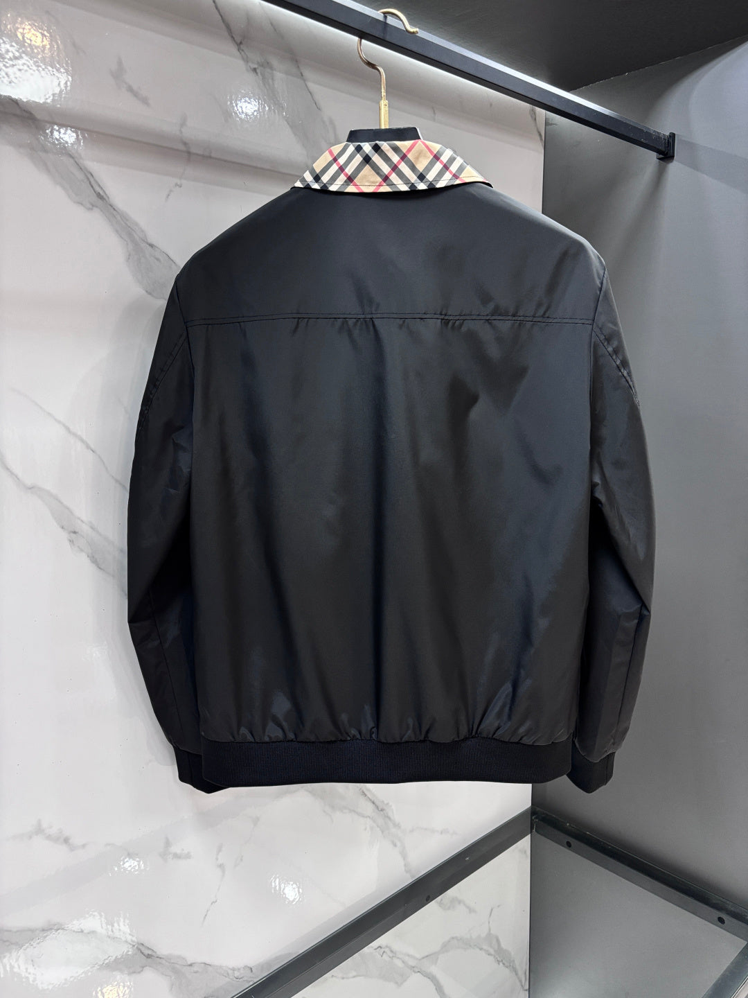 BURBERRY Fall/Winter 2026 Jacket | Classic Check Knit Collar & British-Inspired Style