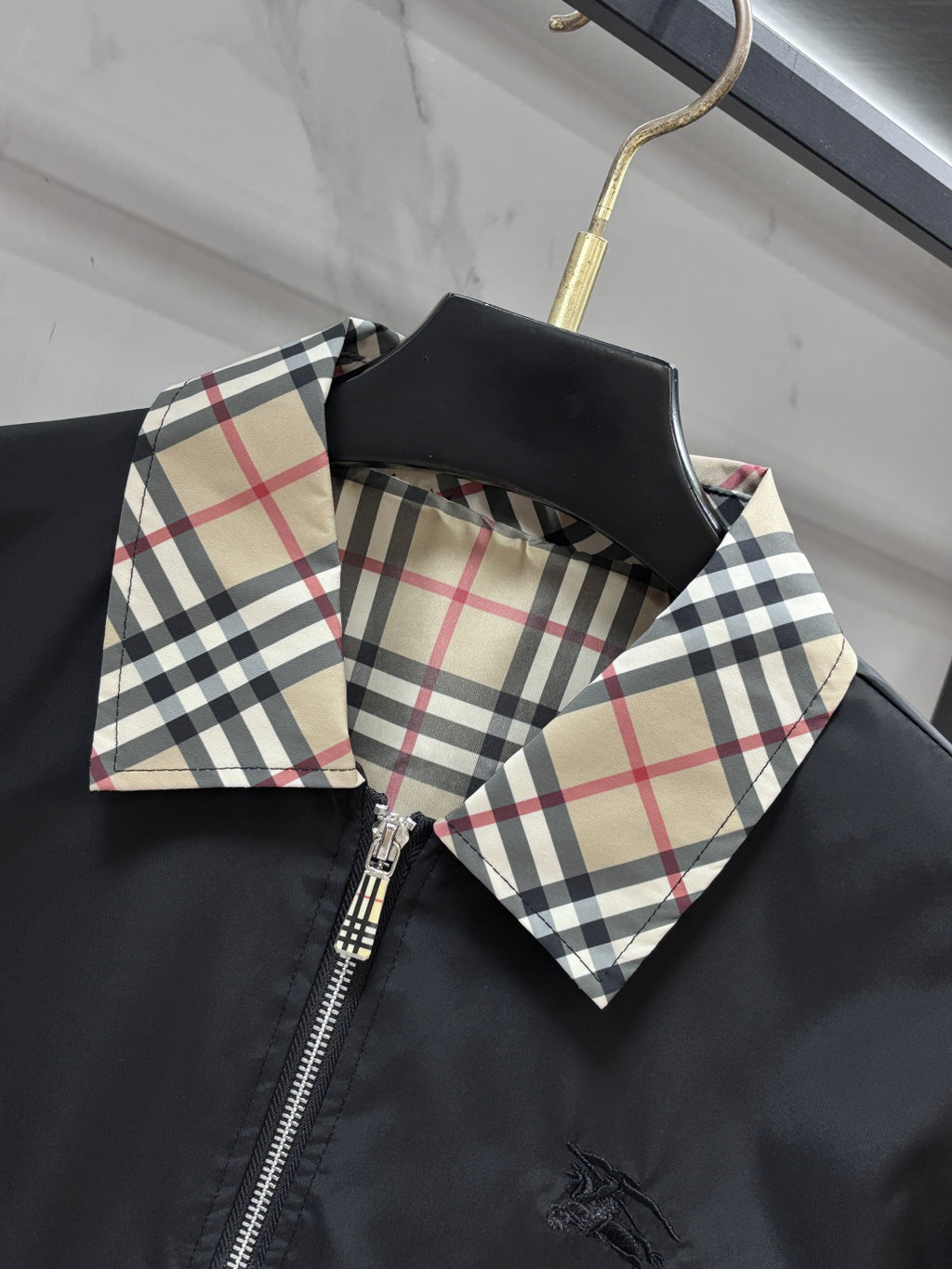 BURBERRY Fall/Winter 2026 Jacket | Classic Check Knit Collar & British-Inspired Style